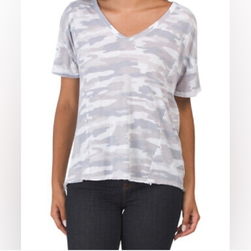Lucky Brand Blue Camo Print V-Neck Short Sleeve Tee – Size Medium